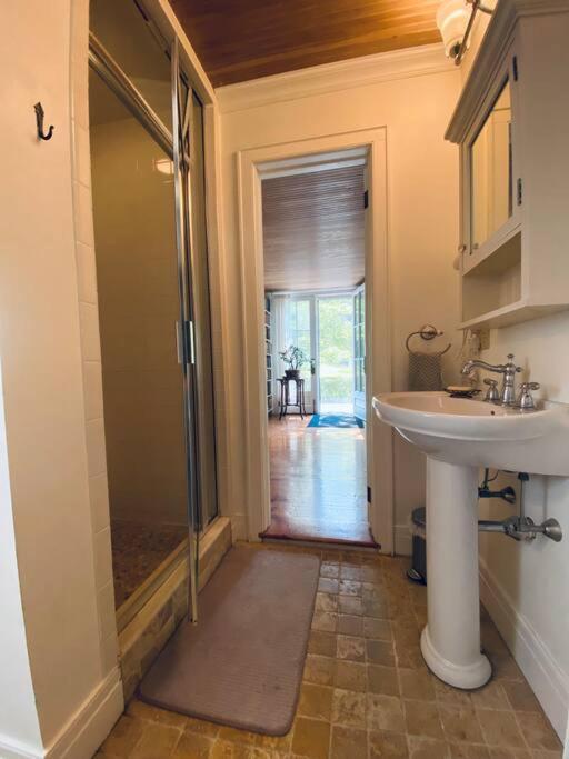 The Farmhouse Suite At Barn & Bike Red Hook Bagian luar foto