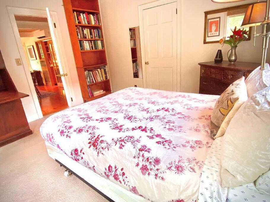 The Farmhouse Suite At Barn & Bike Red Hook Bagian luar foto